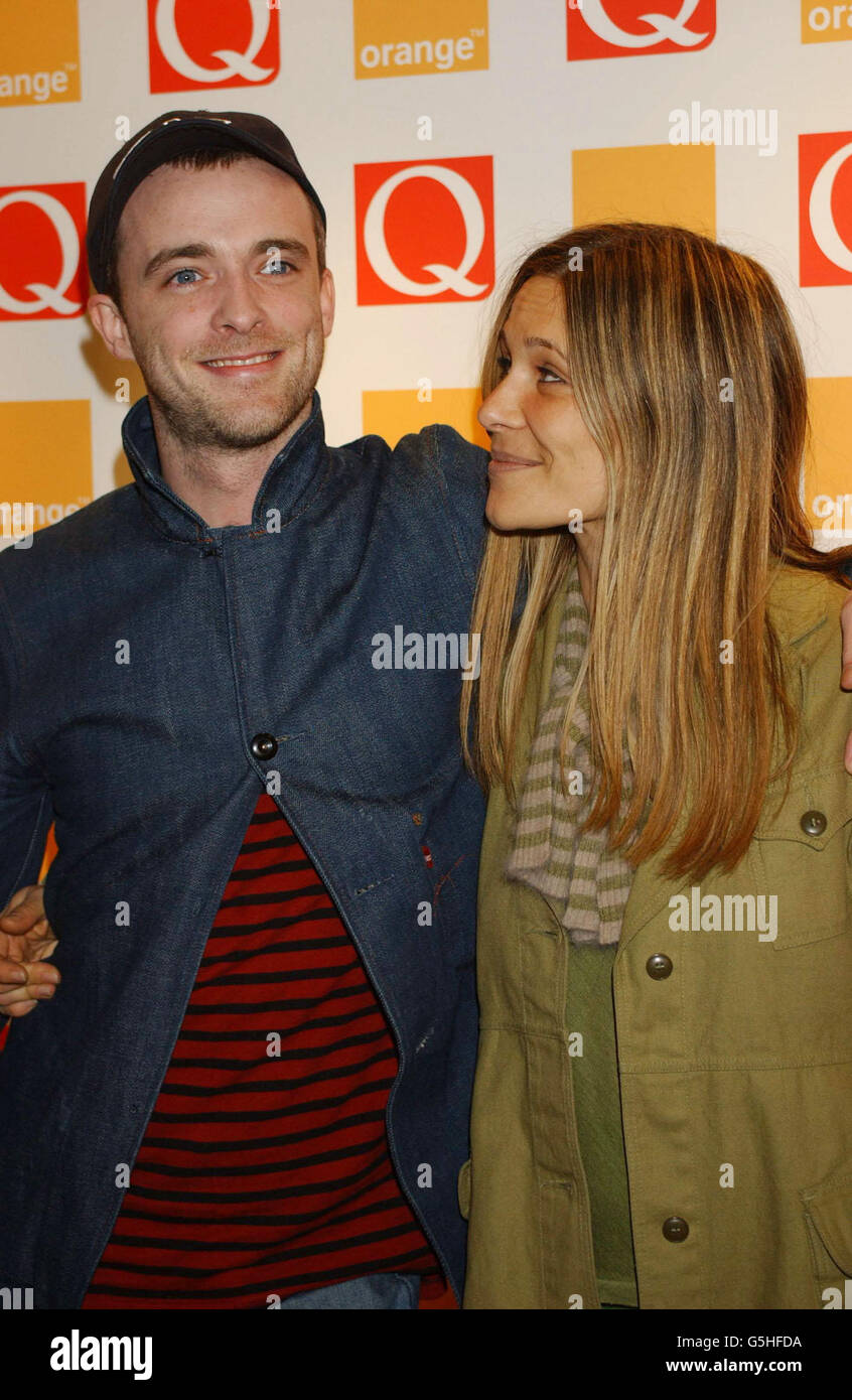 Travis frontman Fran Healy and wife Nora arriving for the 2001 'Q' Magazine annual music awards at the Park Lane Hotel, Mayfair London. Stock Photo
