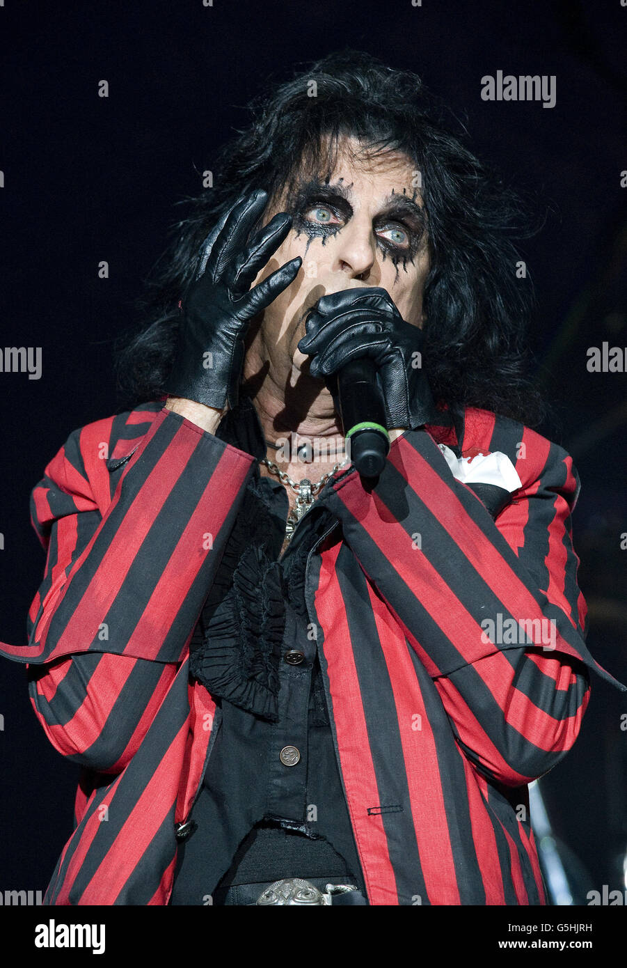 Alice cooper performs wembley arena in london hires stock photography and images Alamy