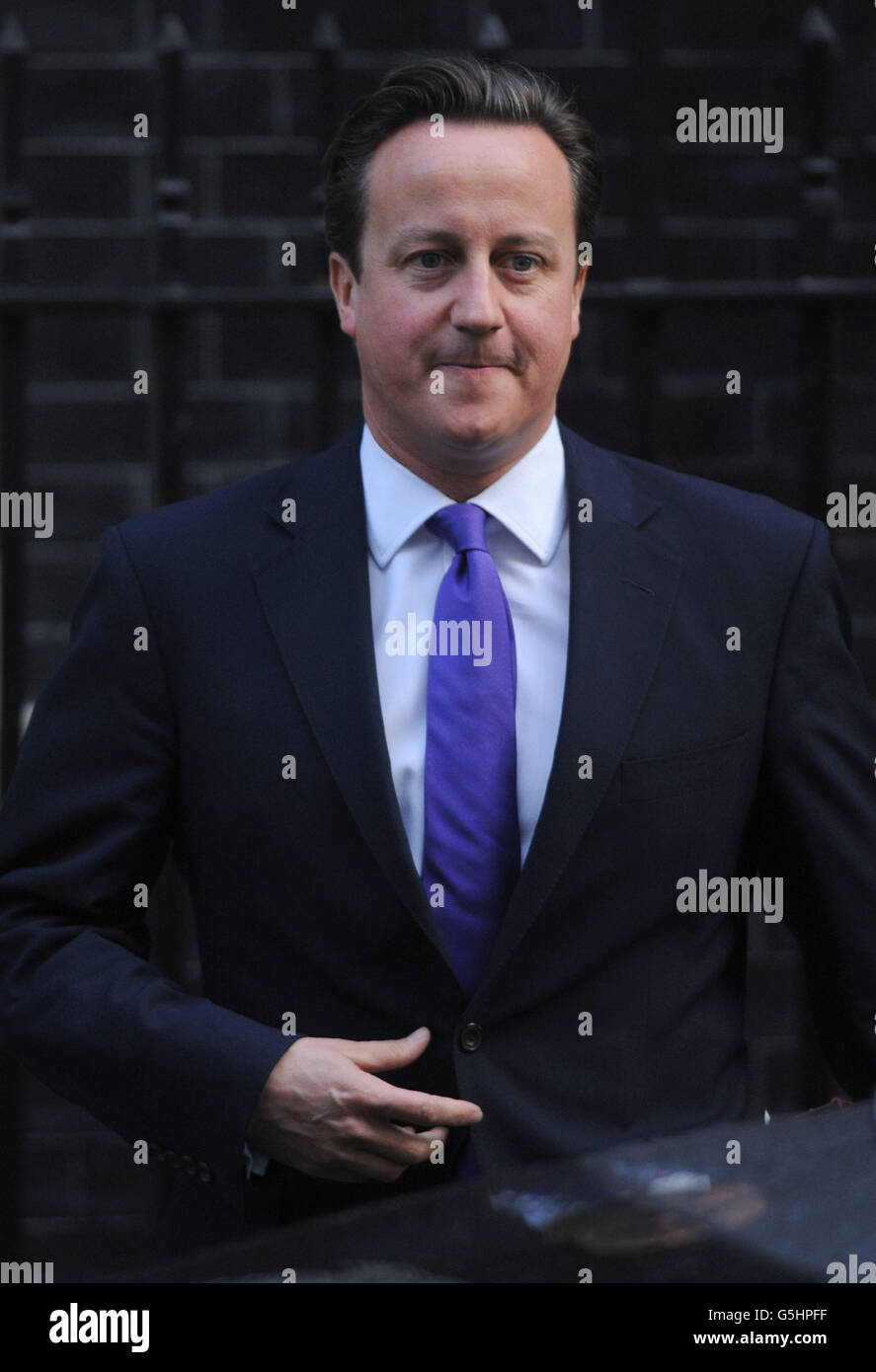 Cameron leaves for PMQs Stock Photo