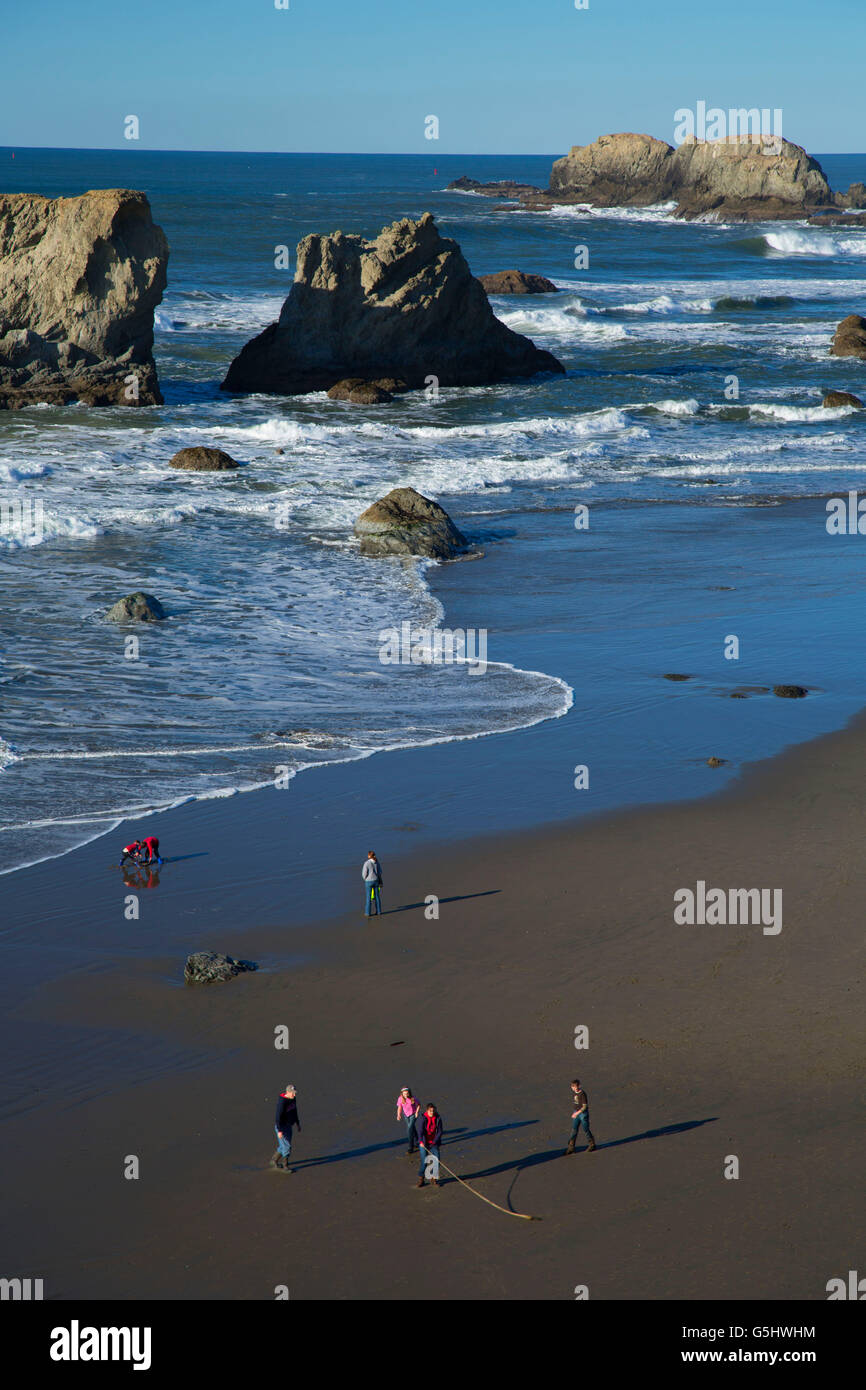 Off Shore Rocks Offshore rock from viewpoint, Face Rock State Park, Bandon, Oregon ...