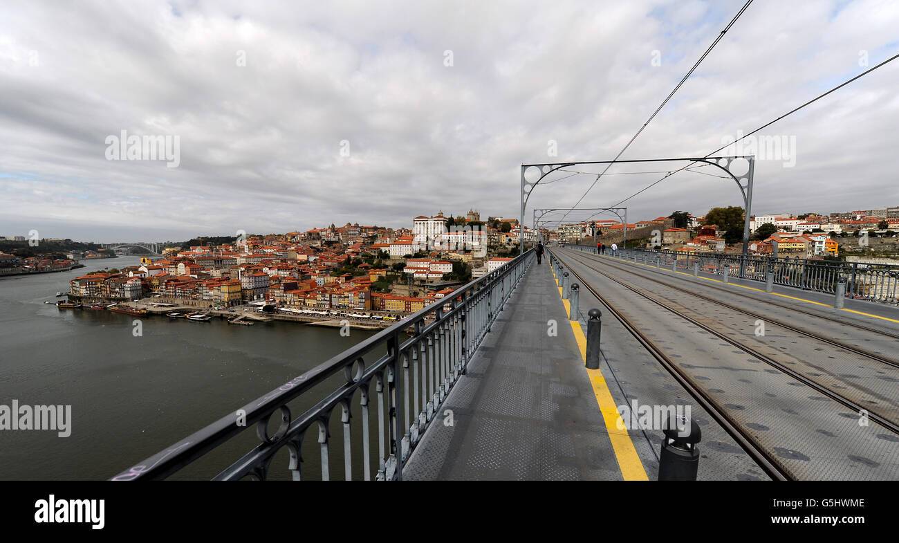 General view of the Dom Luis Bridge spanning the Douro in Porto Stock Photo