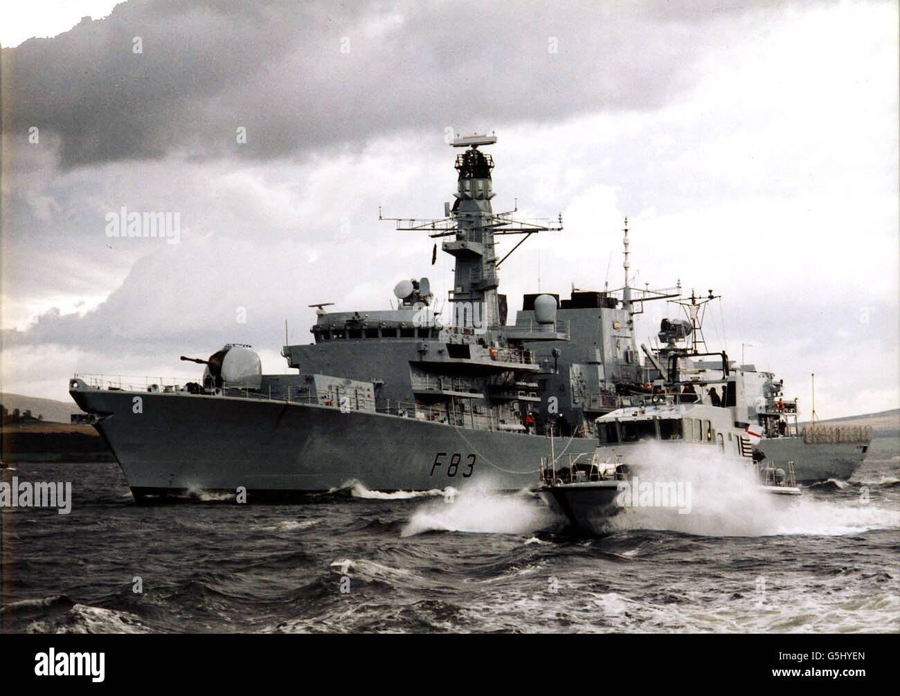 HMS St Albans, the last of 16 Type 23 Duke class anti-submarine warfare frigate sto be built for the Royal Navy, begins her voyage to Portsmouth after leaving BAE Systems marine yard in Scotstoun on the Clyde. * She was escorted on her way by the Glasgow universities Royal Naval Training ship, HMS Smiter. 27/10/02: HMS St Albans, the last of 16 Type 23 Duke class anti-submarine warfare frigates to be built for the Royal Navy, begins her voyage to Portsmouth after leaving BAE Systems marine yard in Scotstoun on the Clyde: The warship was suffered major damage after it was hit by a P&O Stock Photo
