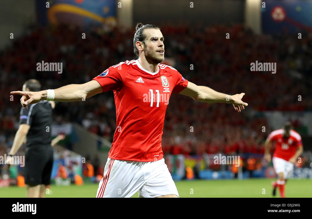 Wales Gareth Bale Celebrates Scoring His Teams Third Goal During The Stock Photo Alamy