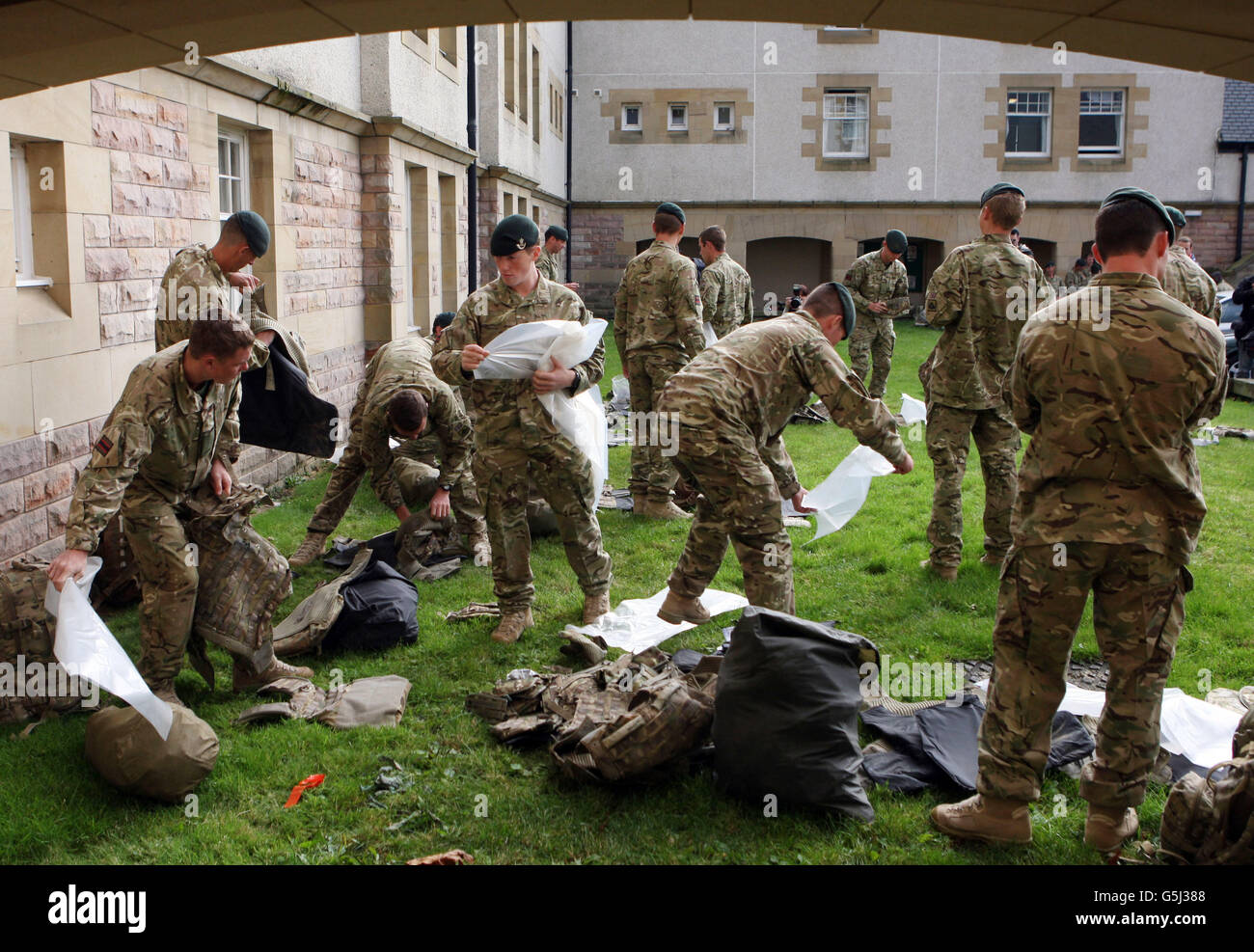 Soldiers from 3rd Battalion The Rifles unpack their kit at Redford Barracks, Edinburgh after returning from serving in Afghanistan. Stock Photo