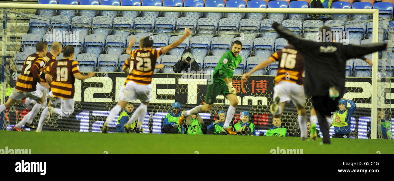 Soccer - Capital One Cup - Fourth Round - Wigan Athletic v Bradford City - DW Stadium. Bradford City players run to congratulate goalkeeper Matt Duke after his save secured their victory Stock Photo