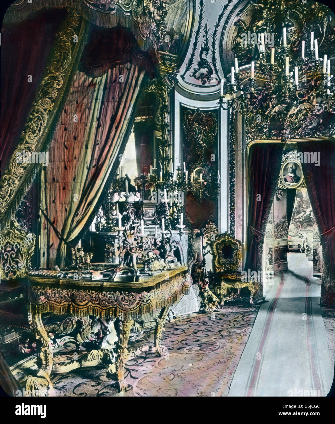 Arbeitszimmer von König Ludwig II. auf Schloß Linderhof in Ettal in Bayern. Study of king Louis II at Linderhof castle at Ettal in Bavaria. Stock Photo