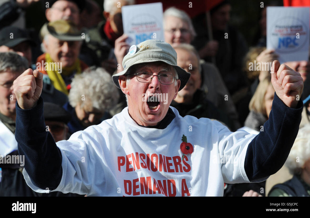 Pensioners Bus Pass High Resolution Stock Photography and Images Alamy