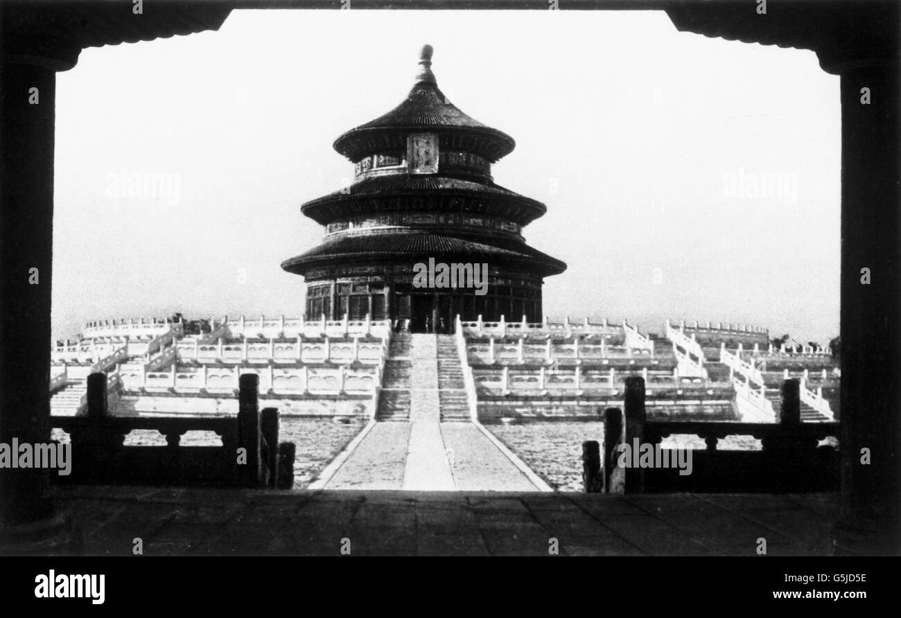Der Himmelstempel in Peking, China 1910er Jahre. Temple of heaven at Beijing, China 1910s. Stock Photo