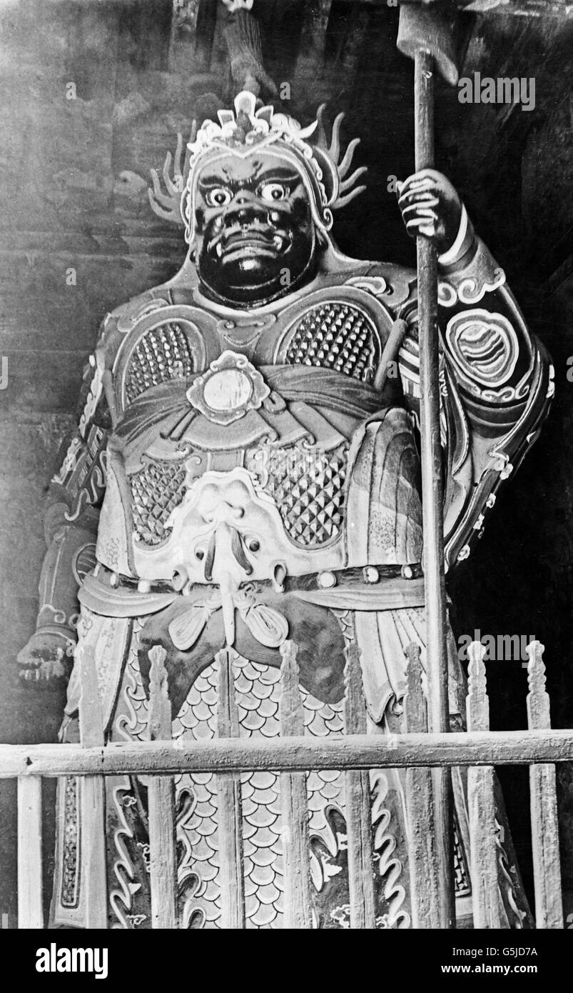 Statue des Kriegsgottes, China 1910er Jahre. Statue of the God of war, China 1910s. Stock Photo