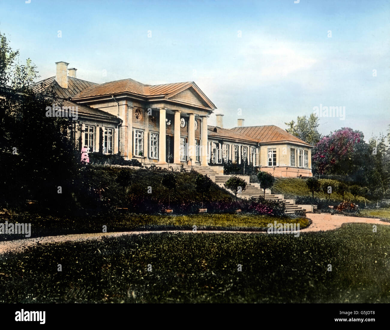 Im Park Monrepos der Stadt Viipuri in Finnland, 1920er Jahre. At the Monrepos park at Viborg, Finland 1920s. Stock Photo