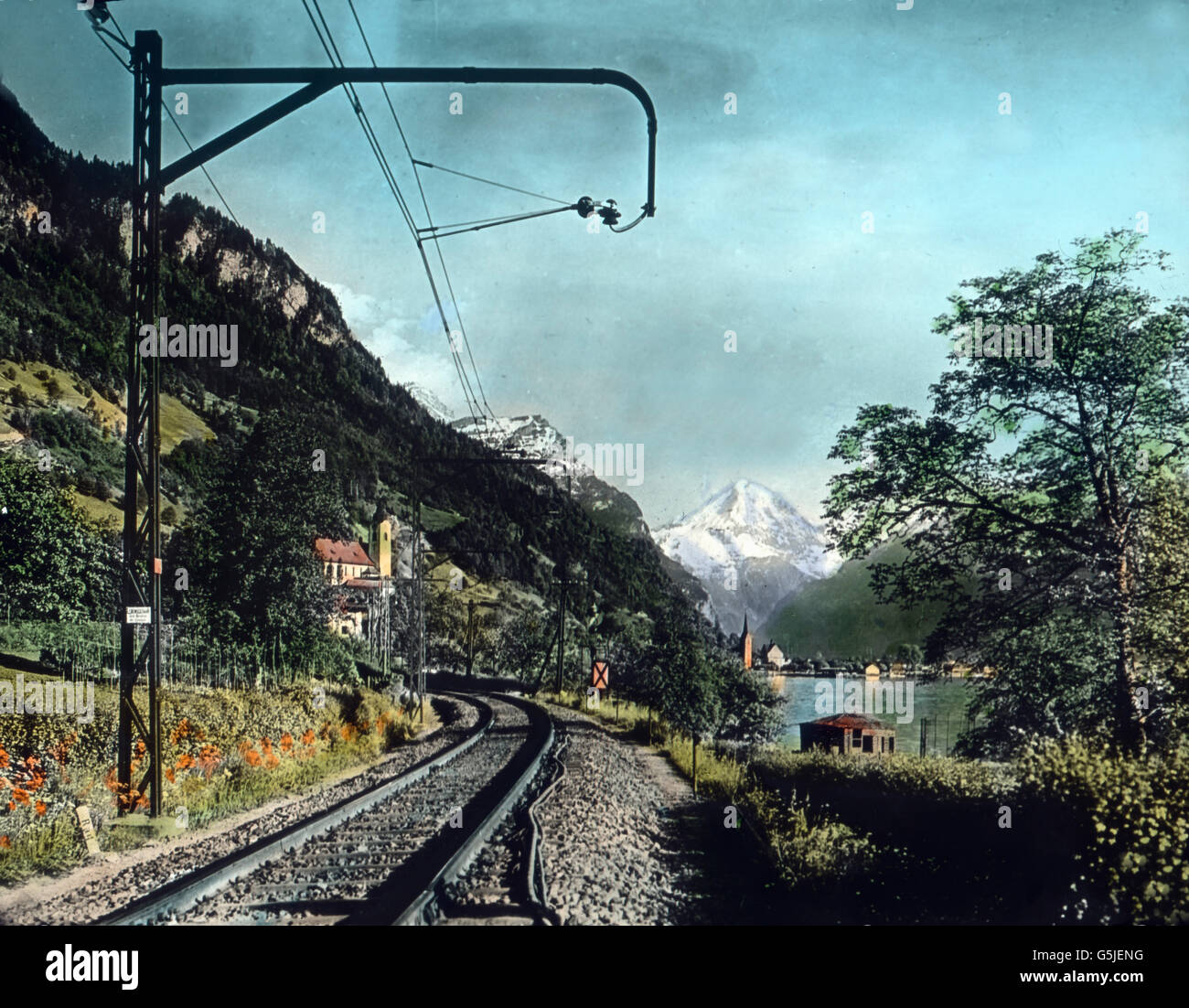 Die Gotthardstrecke bei Flüelen, Schweiz 1930er Jahre. Gotthard railway track near Flueelen, Switzerland 1930s. Stock Photo