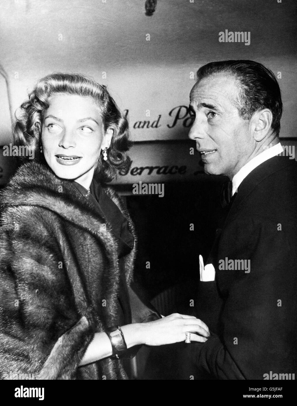 Lauren bacall humphrey bogart hi-res stock photography and images - Alamy