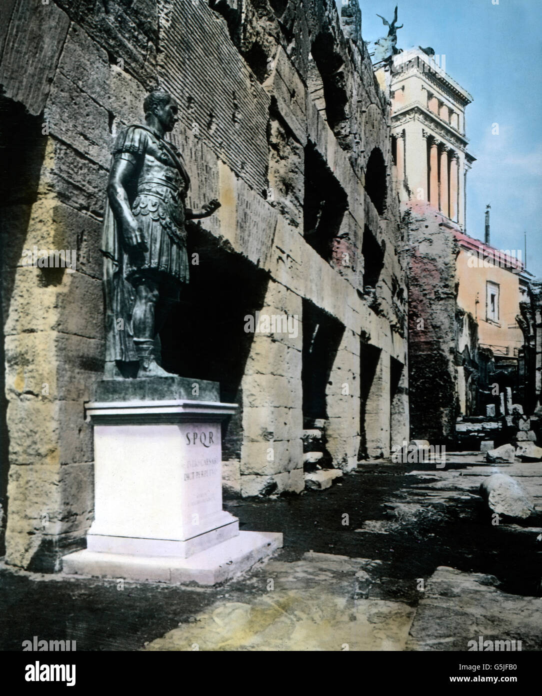 Die Statue Julius Cäsars in Rom, Italien 1920er Jahre. Statue of Julius Cesar at Rome, Italy 1920s. Stock Photo