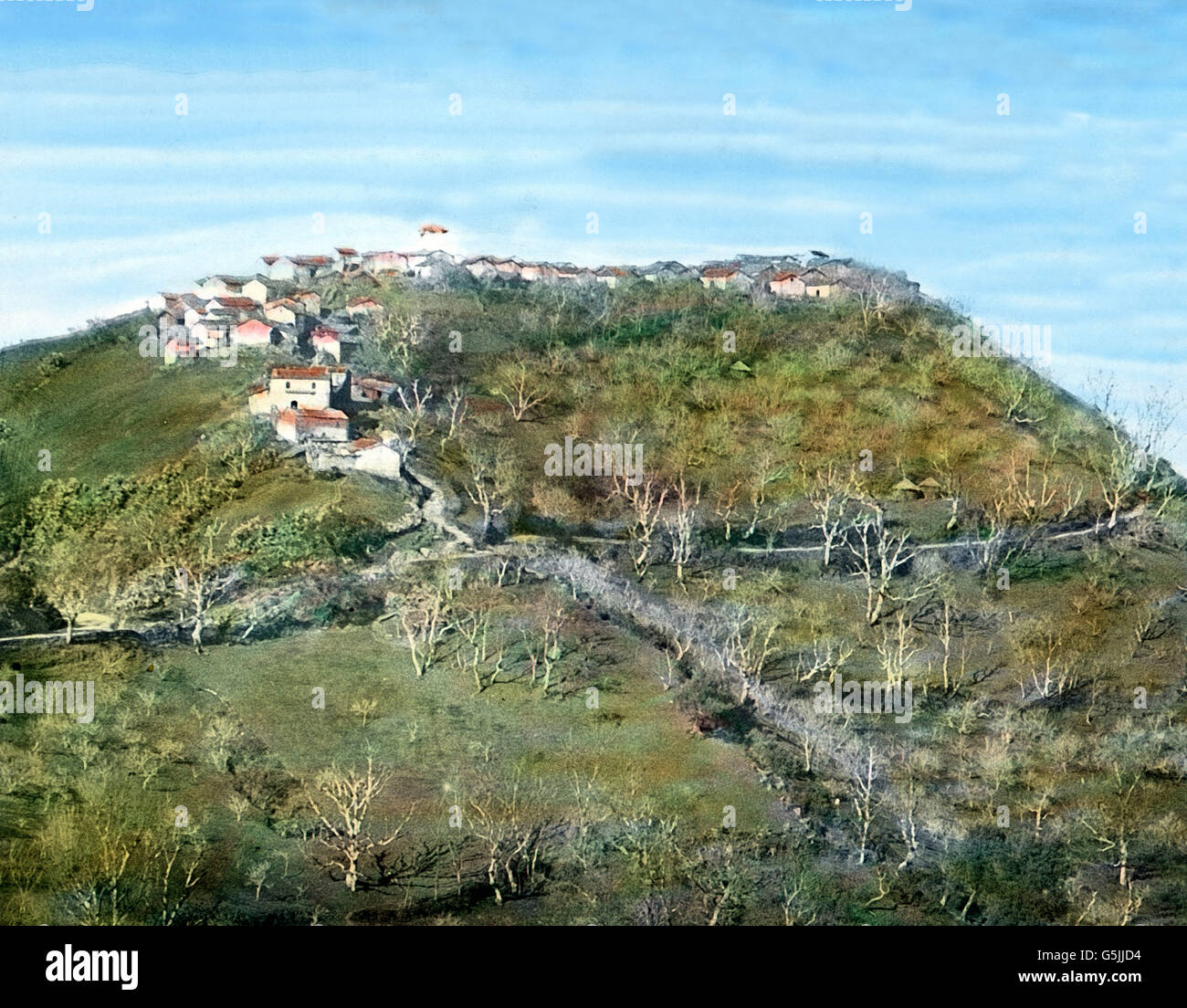 Ein kleines Bergdorf der Kabylen in der Provinz Tizi Ouzou in Algerien, ca. 1920er Jahre. A small mountain village of the Kabyle people at the Tizi Ouzou province in Algeria, ca. 1920s. Stock Photo