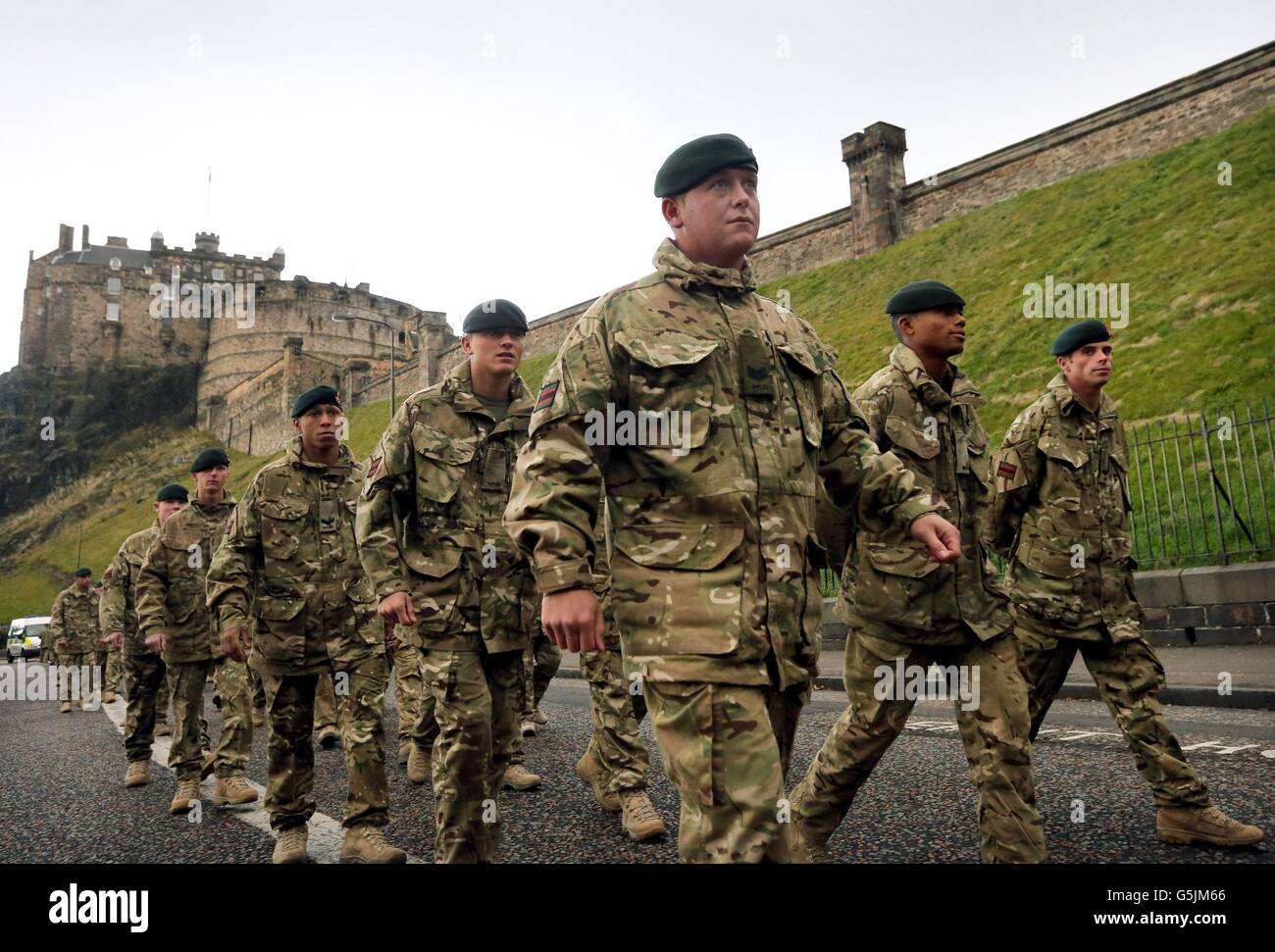Soldiers from the 3rd Battalion The Rifles(3 Rifles) become the first English battalion to be granted the freedom of the city of Edinburgh as they parade down the Royal Mile, with Edinburgh Castle in the background. Stock Photo