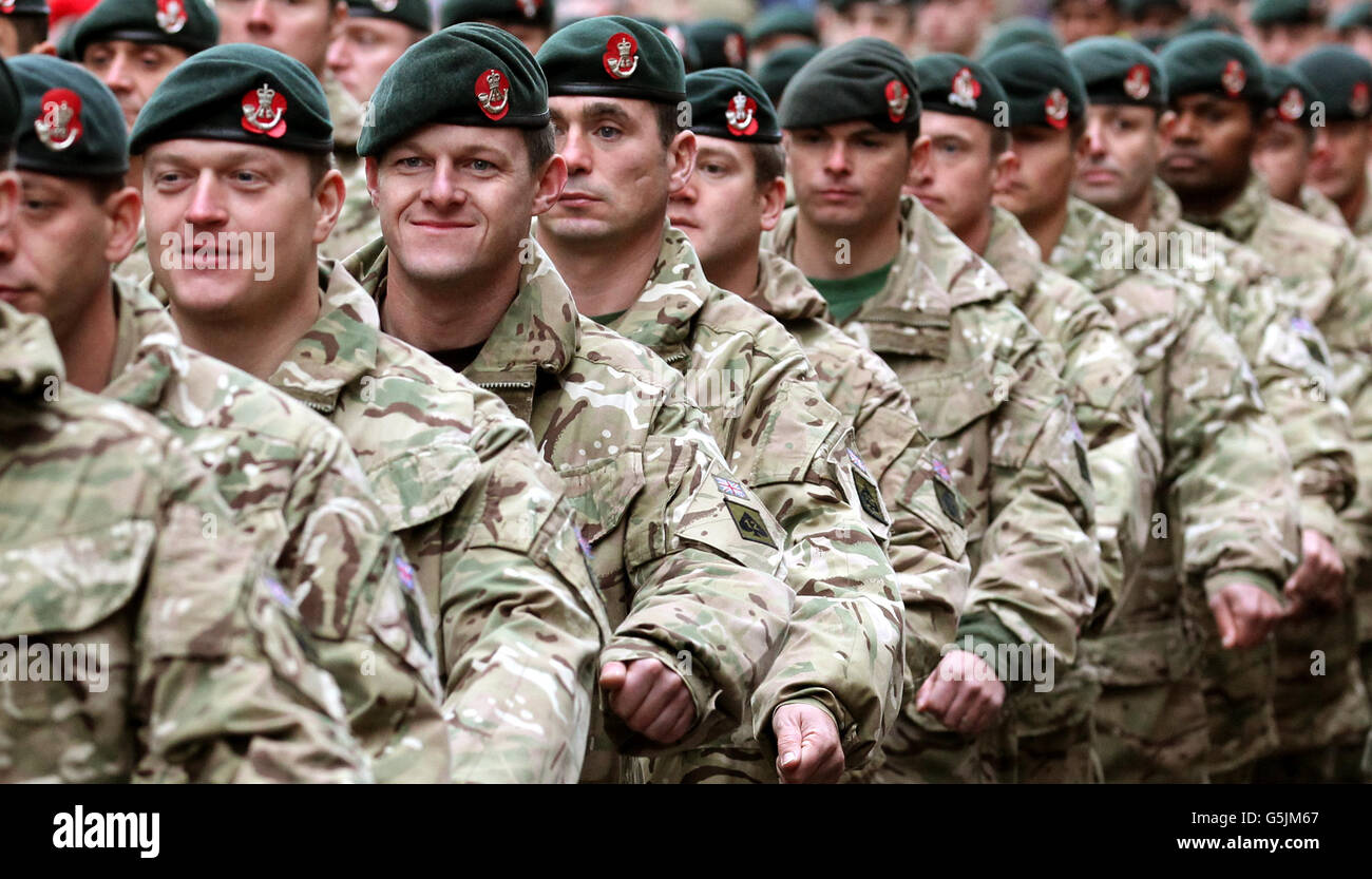 Soldiers from the 3rd Battalion The Rifles(3 Rifles) become the first English battalion to be granted the freedom of the city of Edinburgh as they parade down the Royal Mile. Stock Photo