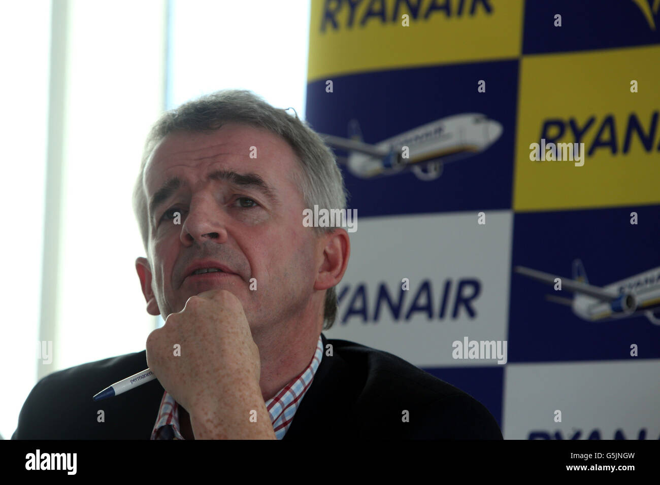 Ryanair results hires stock photography and images Alamy