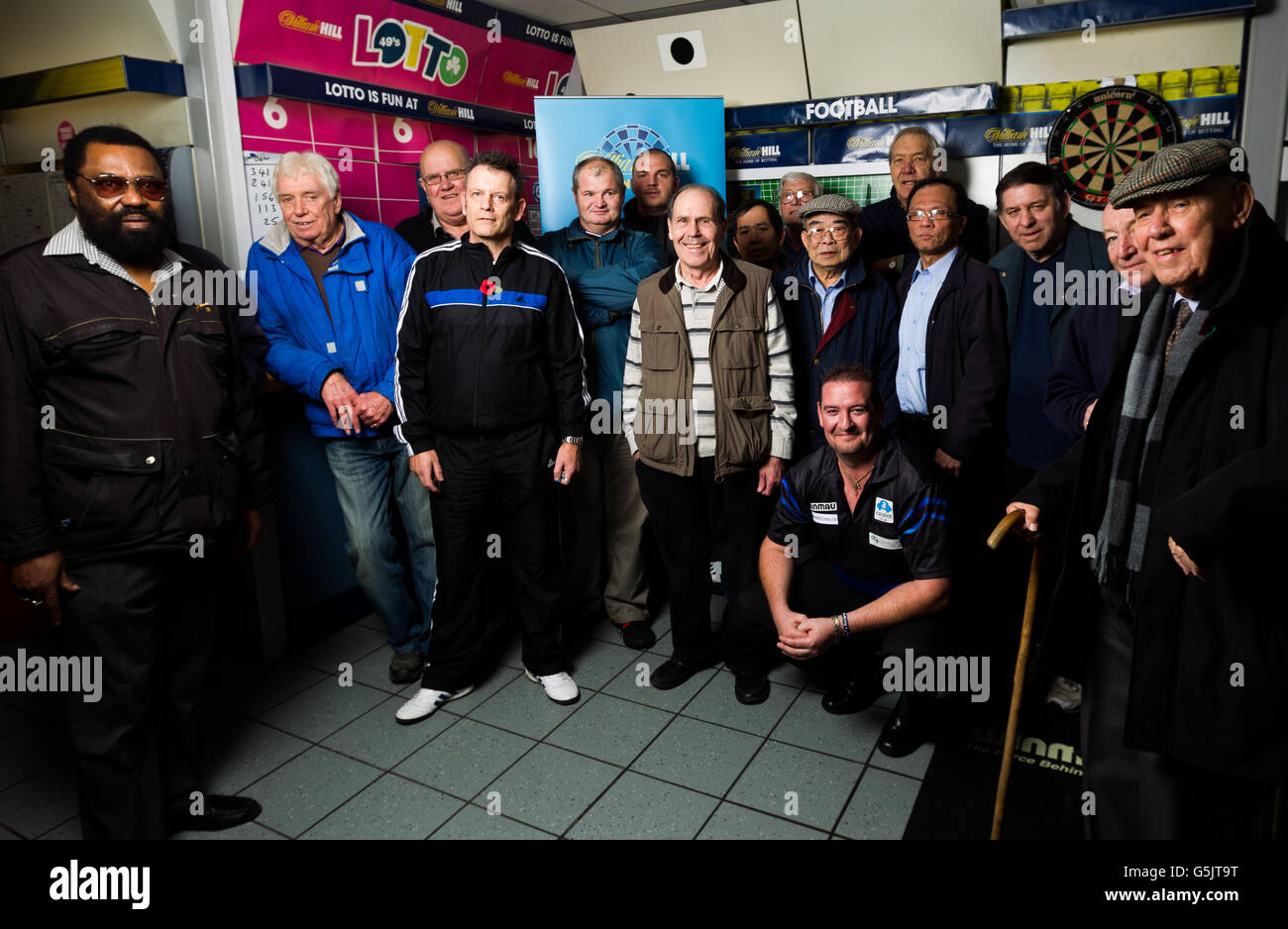Darts - Grand Slam of Darts Promotion Event - Wolverhampton. Dean Winstanley poses with members of the public at the William Hill shop in Wolverhampton Stock Photo