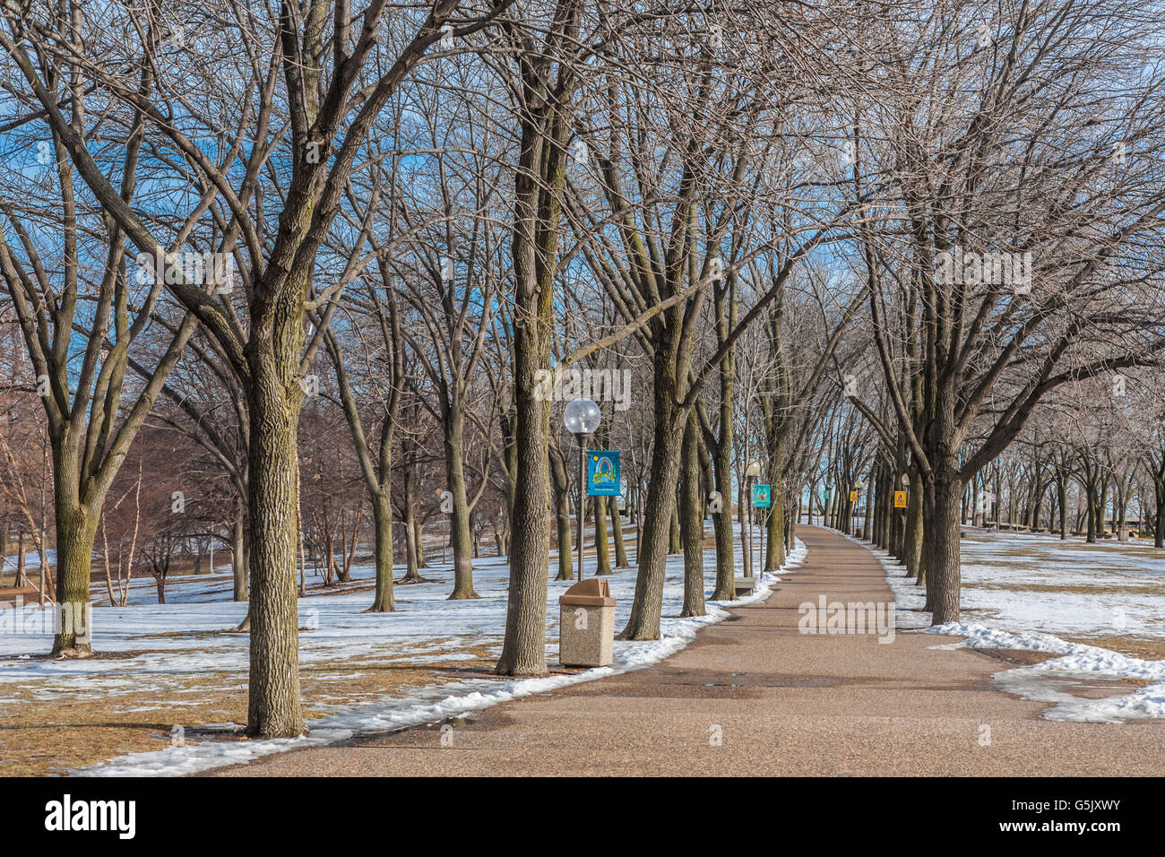 Gateway Arch Trail, a tree lined side walk, leads visitors to the Gateway Arch in downtown St. Louis, Missouri Stock Photo