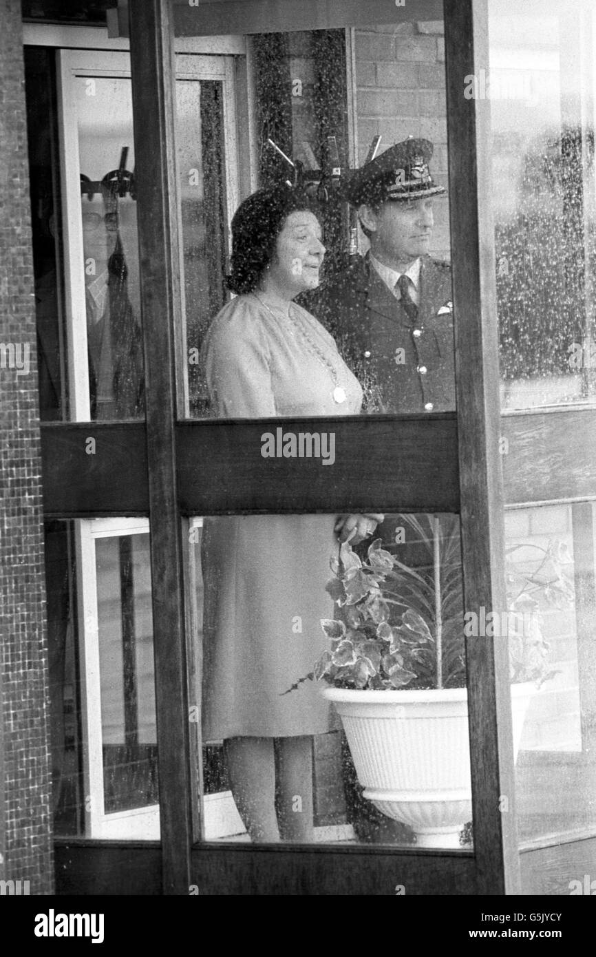 Mavis Hunt, the wife of Falkland Islands governor Rex Hunt, watches as he leaves RAF Brize Norton on the first leg of his journey back to the islands following his deportation after the Argentine invasion. Stock Photo