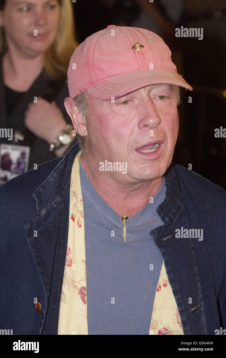 Spy Game director Tony Scott, arriving at the Mann National Theatre in Los Angeles, USA, for the Premiere of Spy Game, starring Brad Pitt and Robert Redford. Stock Photo