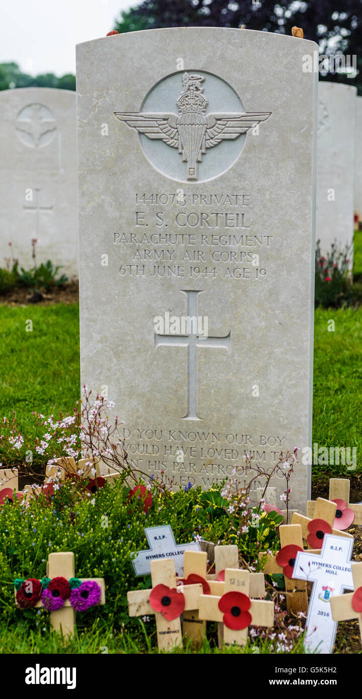 Ranville, Normandy France – Grave of Private Emile Corteil and his dog Glen who together parachuted on D Day into Normandy Stock Photo