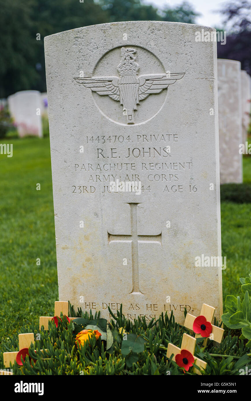 Ranville, Normandy France – Grave of Private Robert ‘Bobby’ Johns, just 14 when joined the army and killed aged 16 soon after D Day Stock Photo