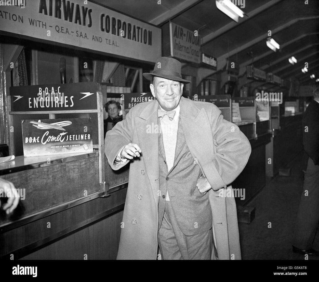 Noel Coward, at London Airport, just before flying to Jamaica for 10 weeks. Stock Photo