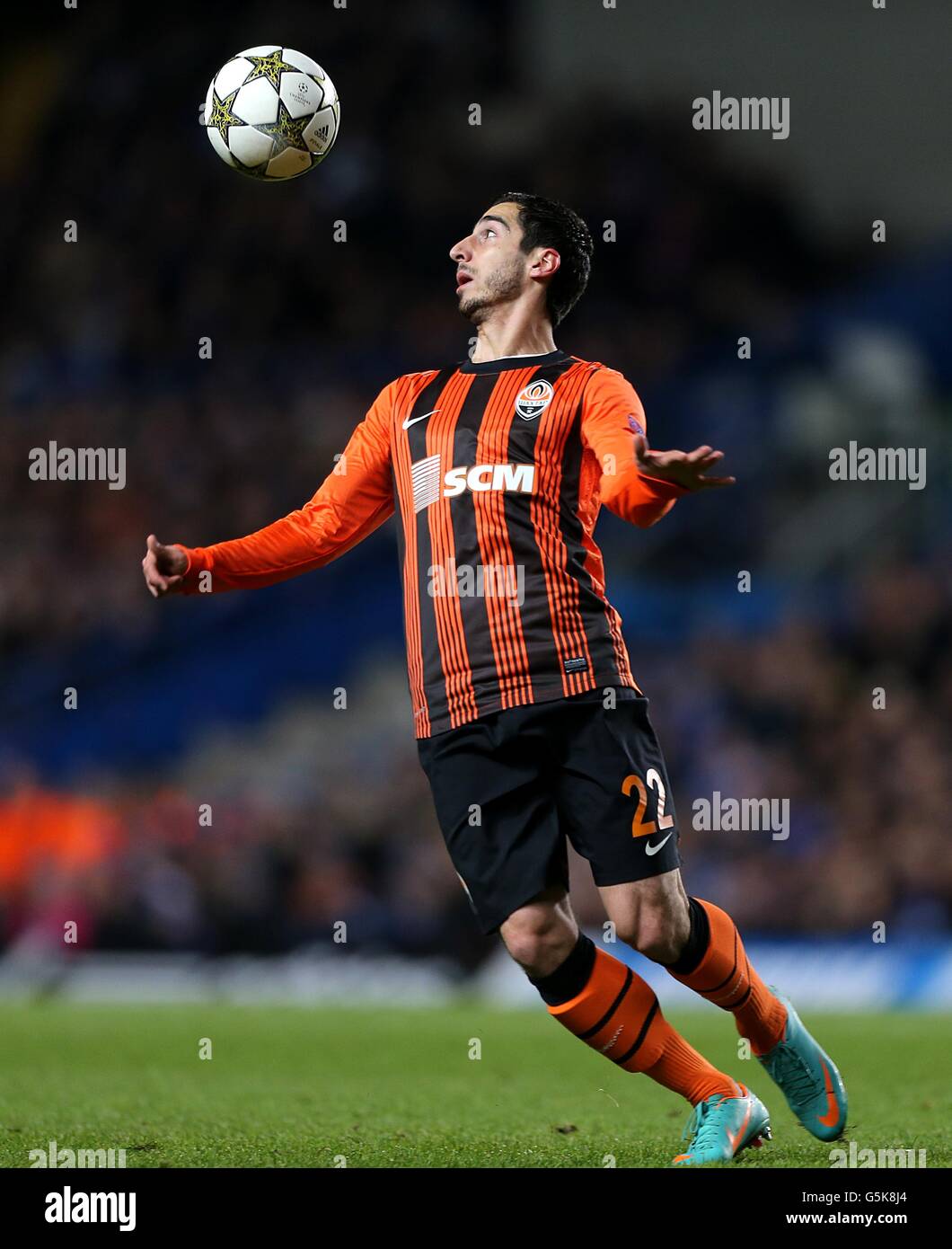 07.11.2012. London, England. Henrikh Mkhitaryan of FC Shakhtar Donetsk in  action during the UEFA Champions League Group E game between Chelsea and  Shakhtar Donetsk from Stamford Bridge Stock Photo - Alamy