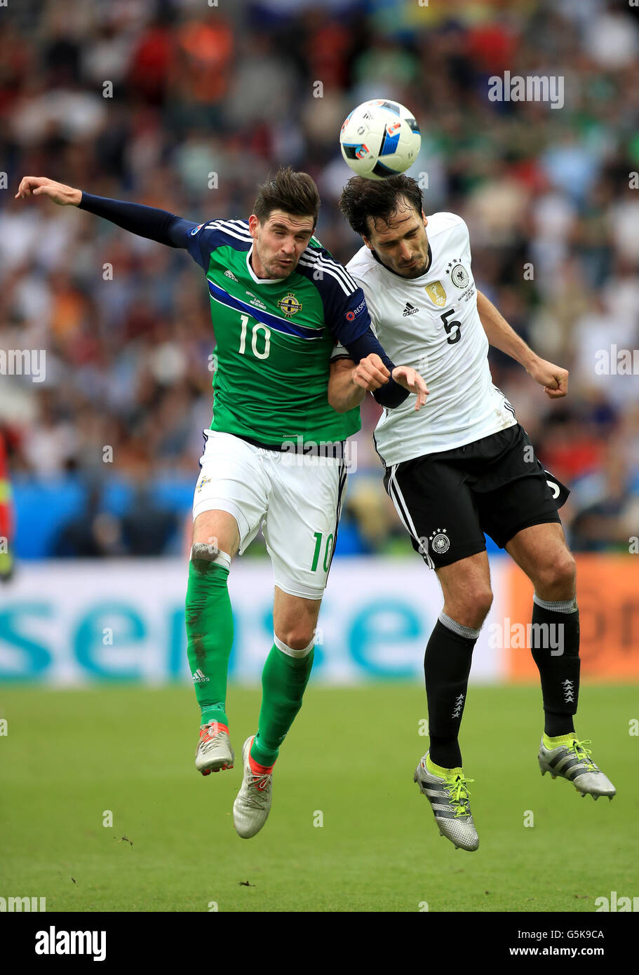 Northern Ireland's Kyle Lafferty (left) and Germany's Mats Hummels battle for the ball in the
