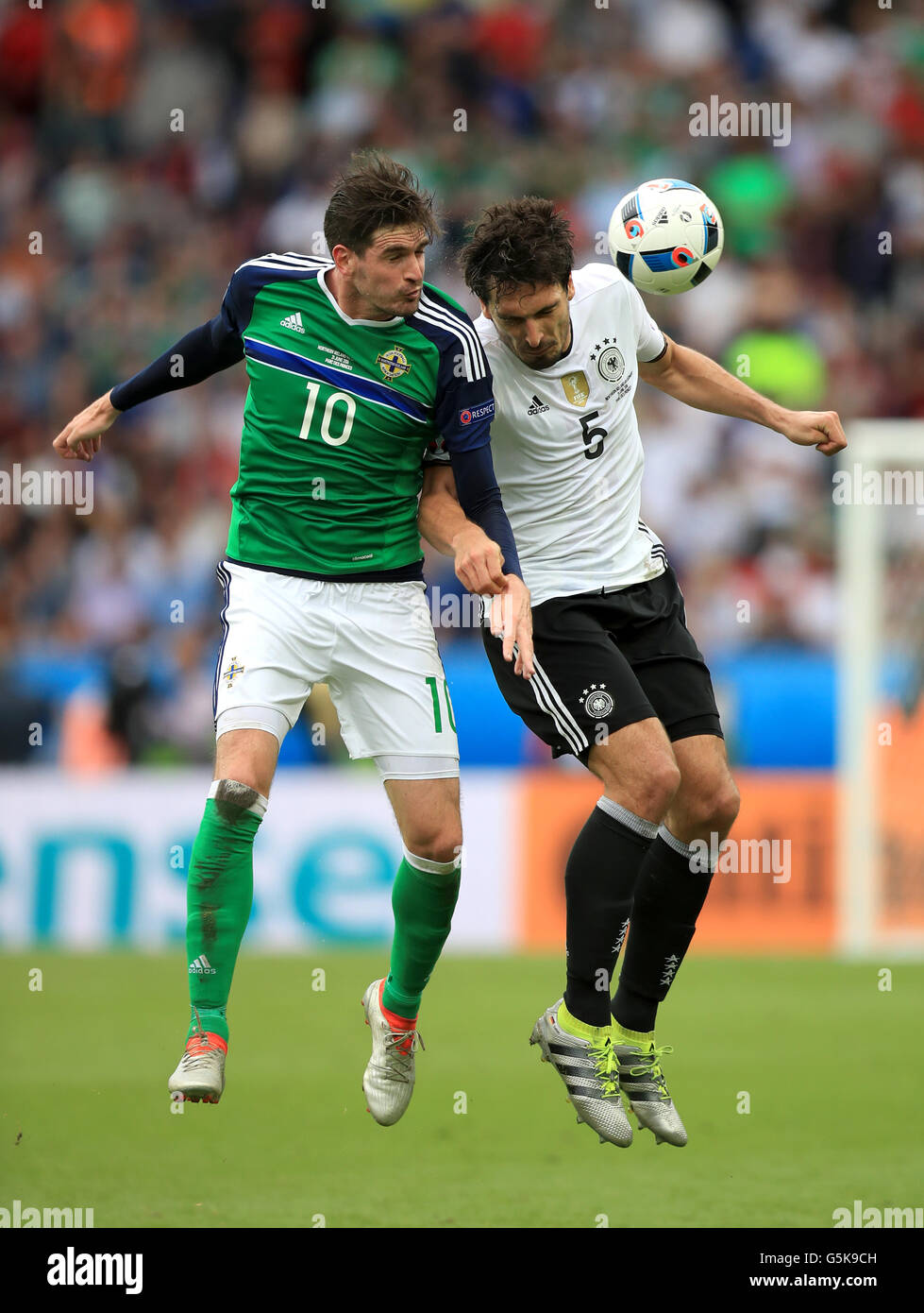 Northern Ireland's Kyle Lafferty (left) and Germany's Mats Hummels battle for the ball in the
