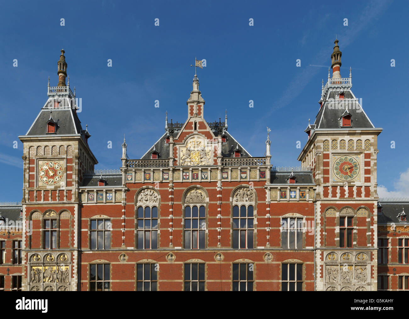 Ornate building under blue sky Stock Photo - Alamy