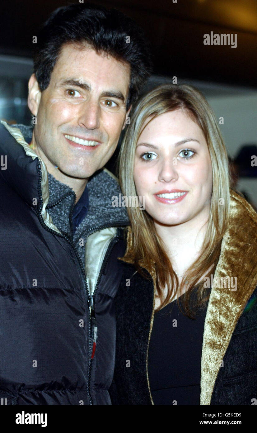 Uri Geller at the Odeon Leicester Square in London, for the world premiere of Lord of the Rings: The Fellowship of the Ring. Stock Photo