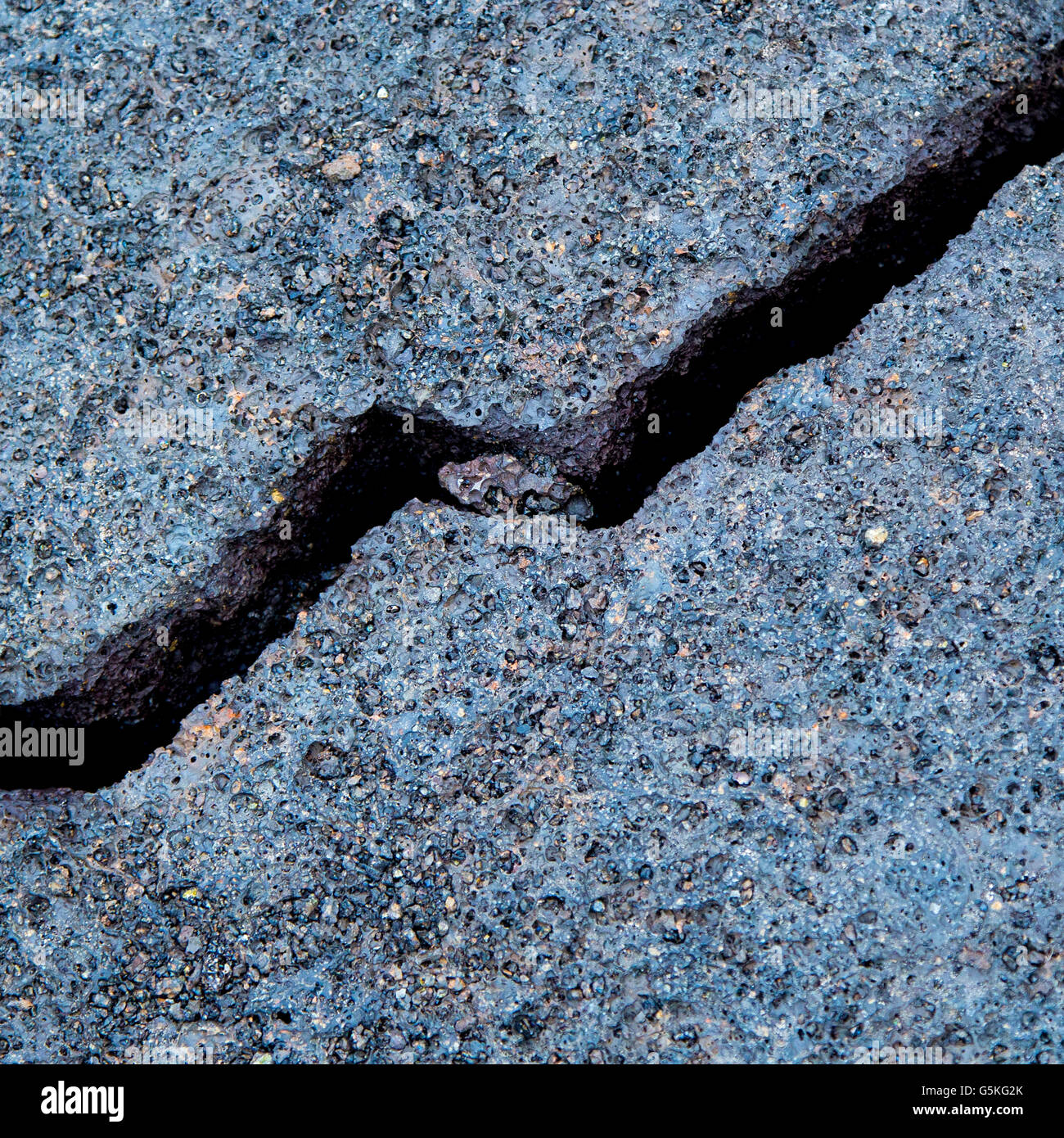 Crack rock hi-res stock photography and images - Alamy