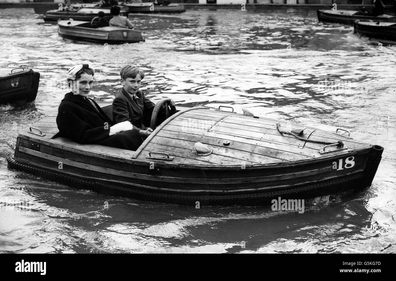 The Duchess of Gloucester and her son Prince Richard on the boating lake in Battersea Park, London. Princess Alice formerly the Duchess of Gloucester will celebrate her 100th birthday on Christmas Day 2001. Stock Photo