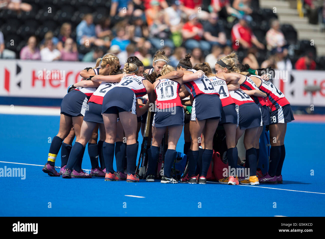 Investec Womens Hockey Champions Trophy 2016, Queen Elizabeth Olympic Park, June 2016. USA team huddle. Stock Photo