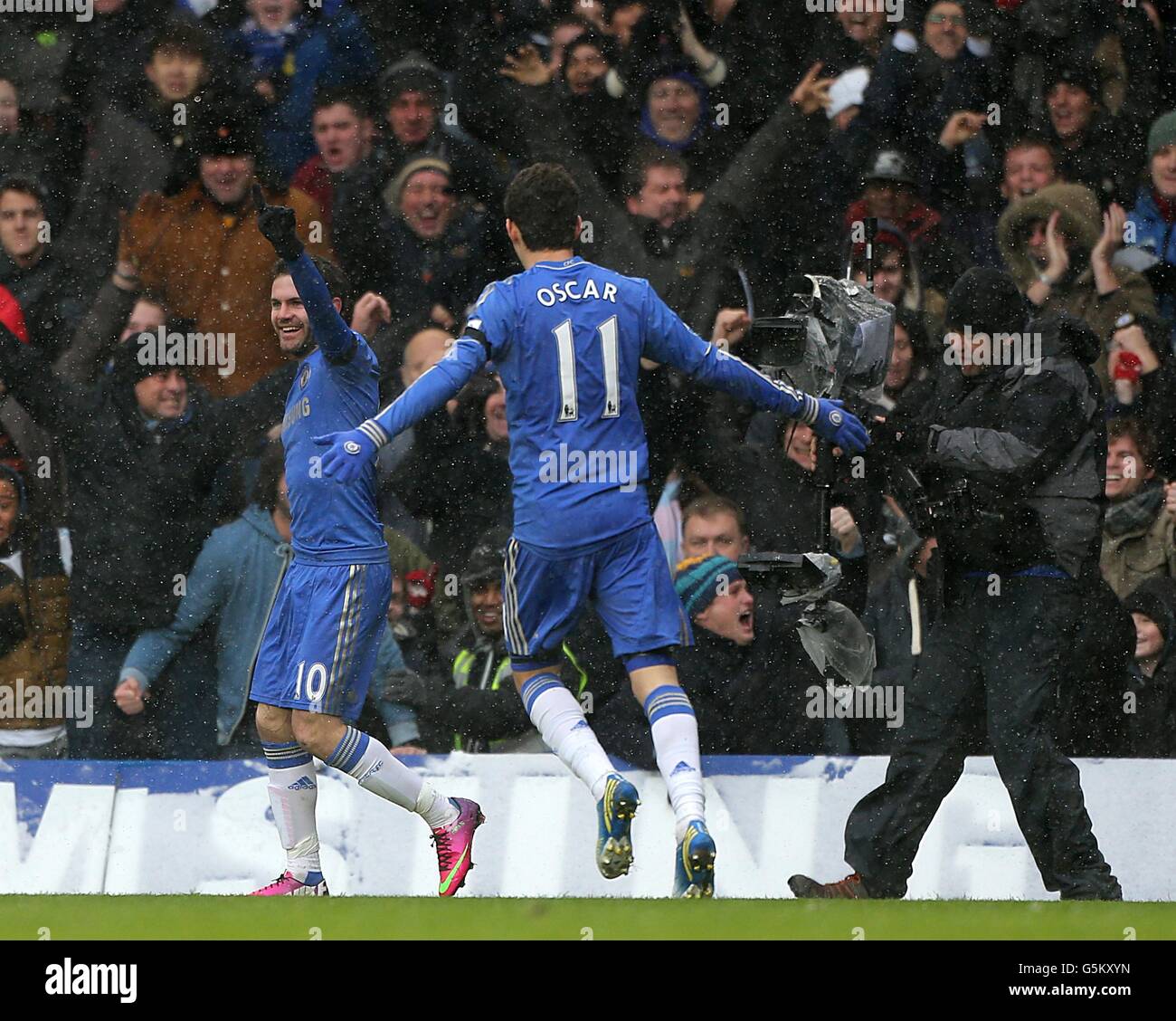 Soccer - Barclays Premier League - Chelsea v Arsenal - Stamford Bridge. Chelsea's Juan Mata (left) celebrates scoring his side's first goal of the game Stock Photo