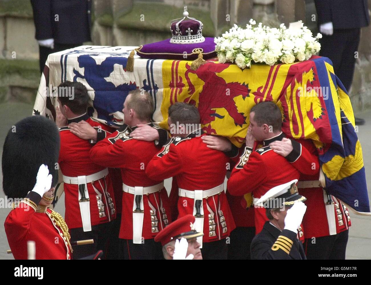 Queen Mother coffin Stock Photo Alamy