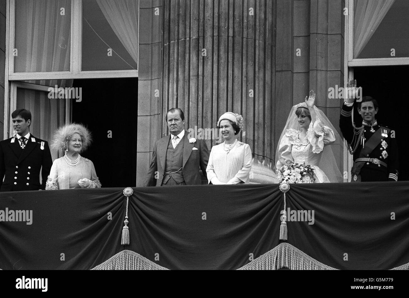 Prince Charles and the Princess of Wales waving to the crowds outside Buckingham Palace from the balcony after their wedding at St Paul's cathedral. Left to right: Prince Andrew, the Queen Mother, Earl Spencer the bride's father, and the Queen. Stock Photo