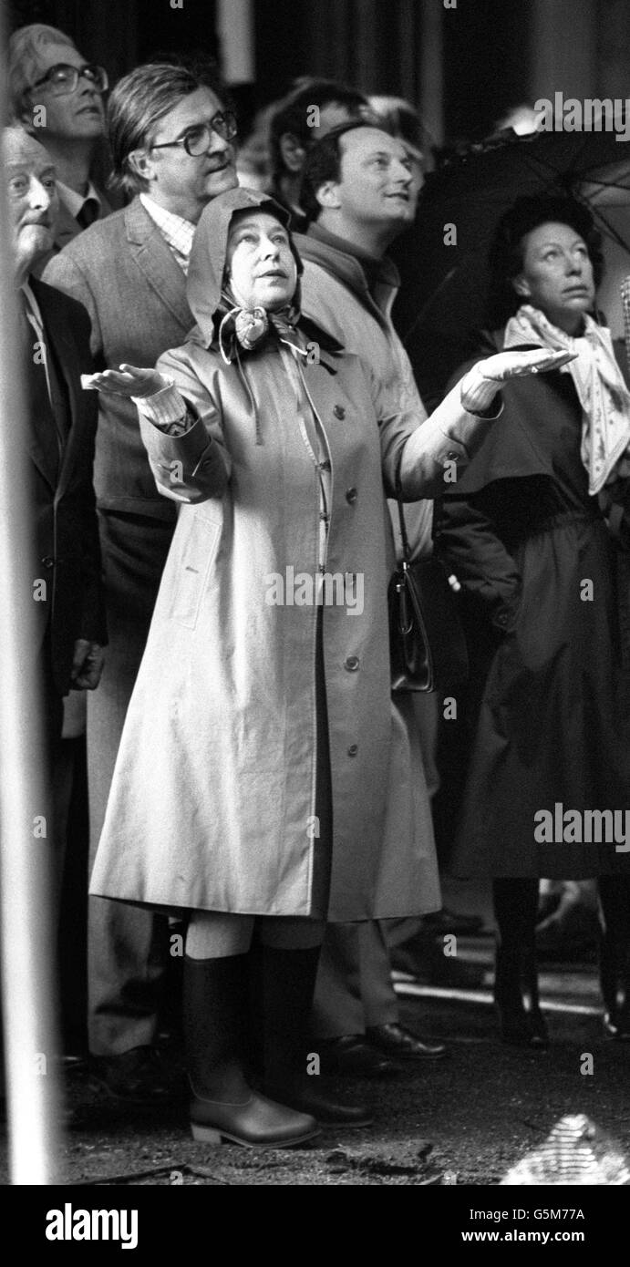 An emotional moment for the Queen inside the fire damaged south wing of the 16th century Hampton Court Palace, with Princess Margaret. Stock Photo