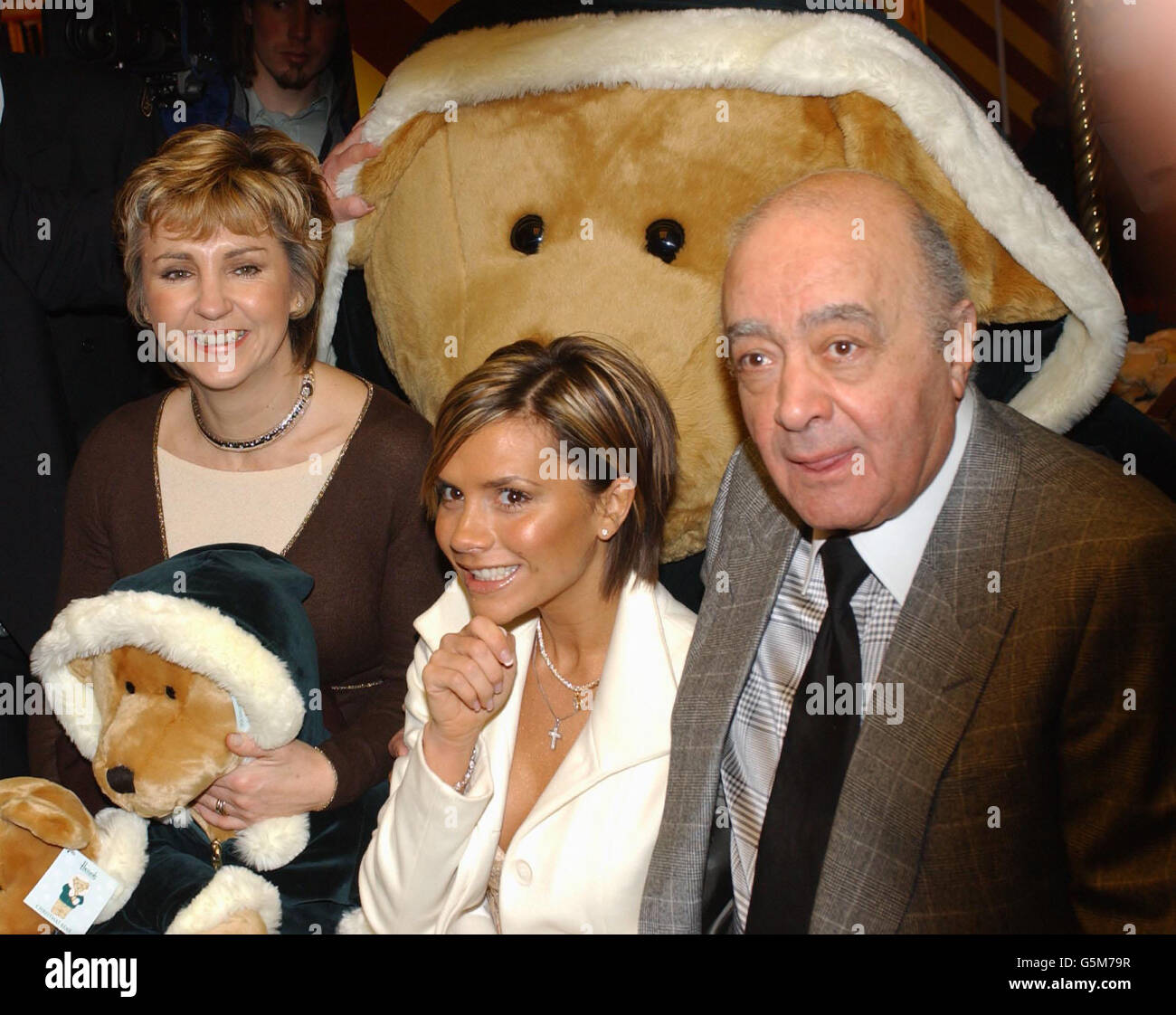 Harrods owner Mohammed Al Fayed, flanked by singers Lesley Garrett (left) and Victoria Beckham, during a photocall at Harrods, London, to officially open the store's to January sale. *...They were welcomed by the store's owner and chairman, Mohammed Al Fayed (right). Stock Photo