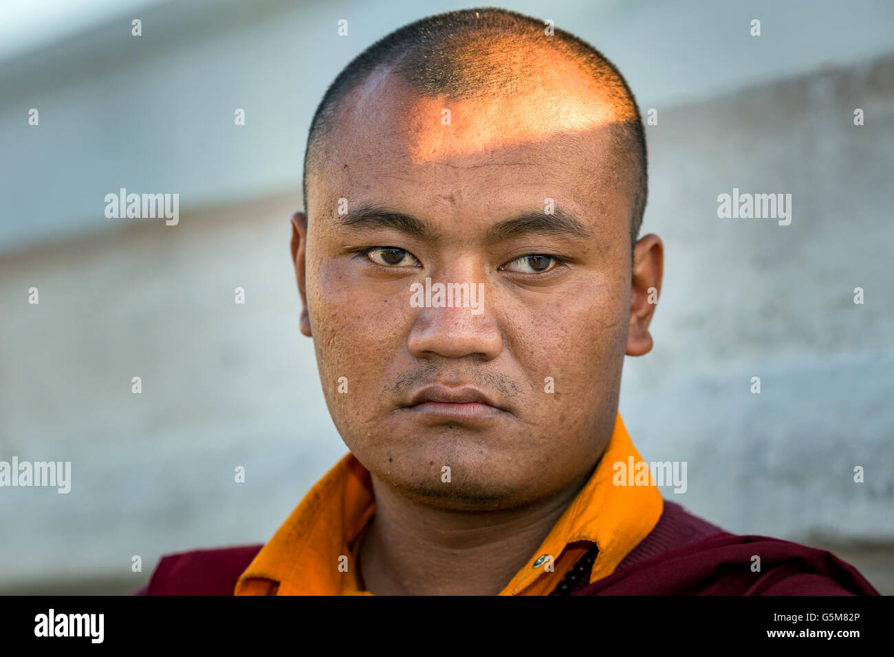 Buddhist monk at Boudnath stupa, Boudnath, Kathmandu, Nepal Stock Photo