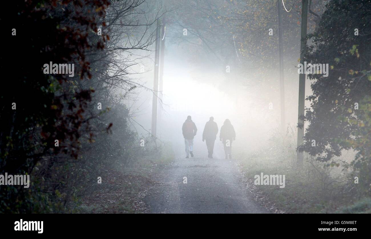 Walkers in the mist in Charvil, Berkshire. Stock Photo