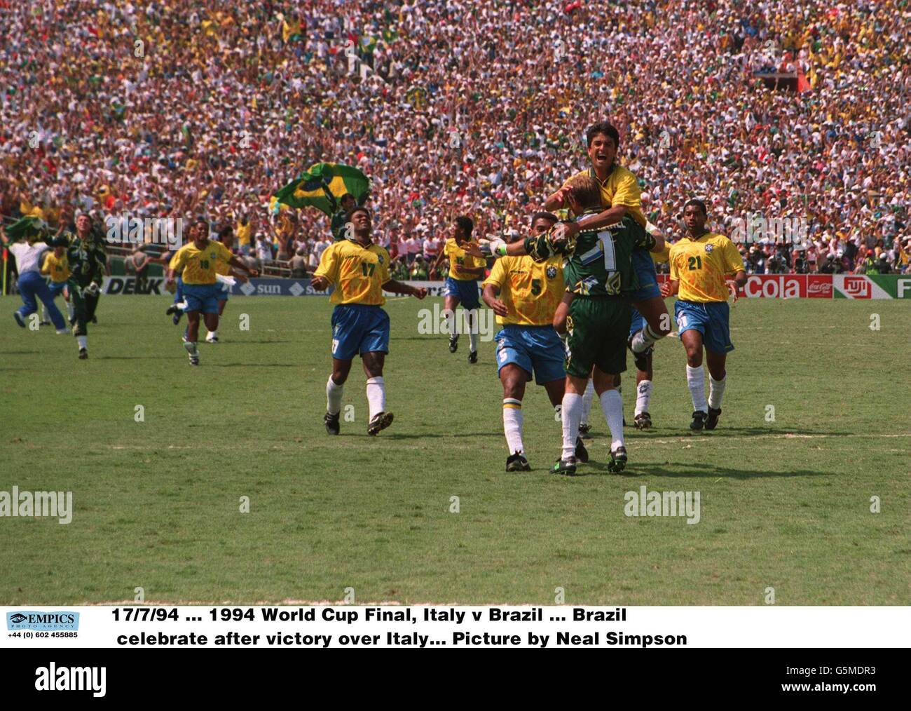 17/7/94. 1994 World Cup Final, Italy v Brazil. Brazil celebrate after victory over Italy. Picture by Neal Simpson Stock Photo