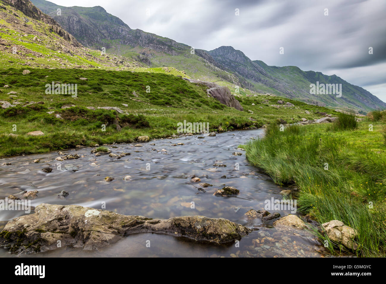 Stream in Llanberis Pass, in Snowdonia from  Llanberis, over Pen-y-Pass, between Glyderau and the Snowdon massif Stock Photo