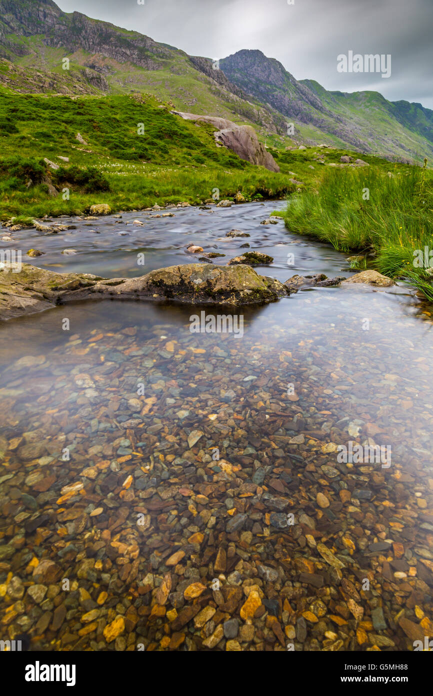 Stream in Llanberis Pass, in Snowdonia from  Llanberis, over Pen-y-Pass, between Glyderau and the Snowdon massif Stock Photo