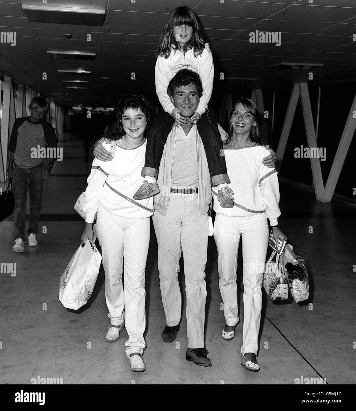 Bermuda-bound hairdresser Vidal Sassoon with his American girlfriend Jane Branneky and his daughters Catya, 13, (L) and Edith, 8, at London's Heathrow airport. Stock Photo