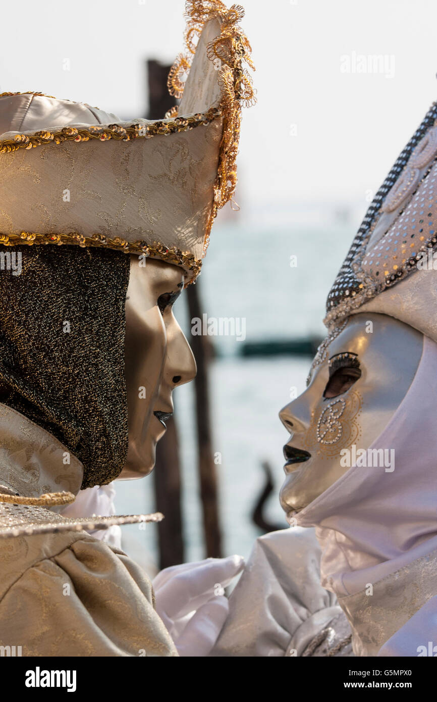Venice masks carnival couple hi-res stock photography and images - Alamy