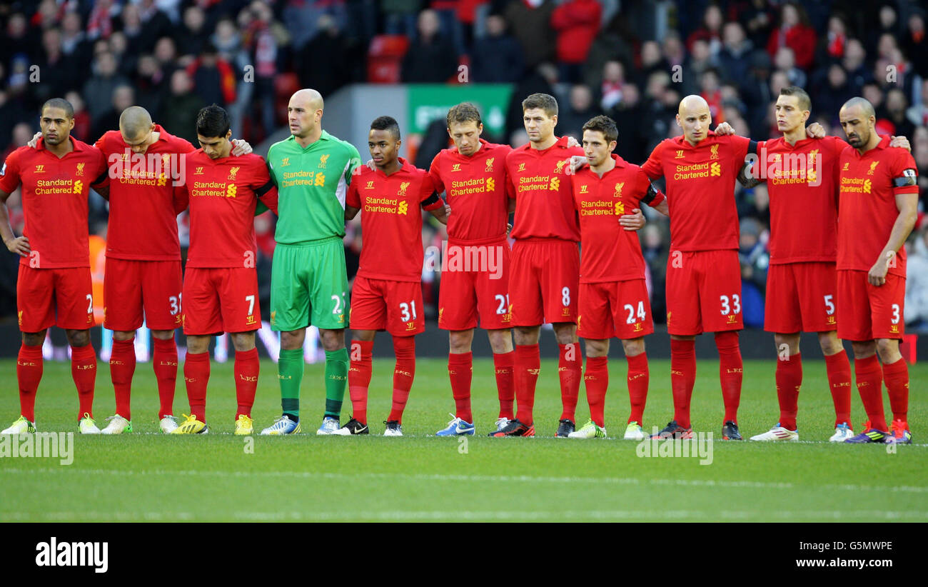 liverpool-team-hold-a-minutes-silence-in