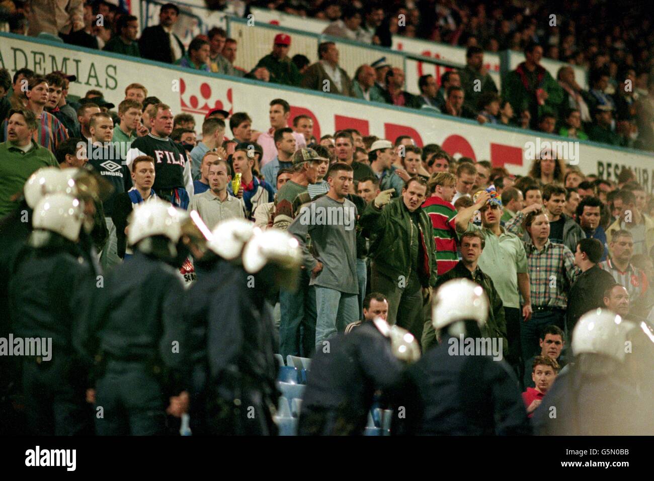 Soccer - European Cup Winners Cup - Semi Final - First Leg - Real Zaragoza  v Chelsea. Chelsea fans faced by riot police Stock Photo - Alamy